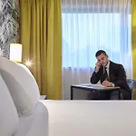 Hotell Mercure Paris Cdg 4*